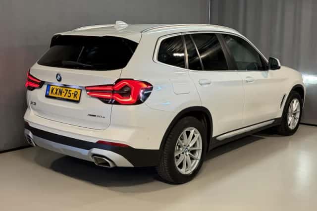 BMW X3 (2023) thumbnail 2