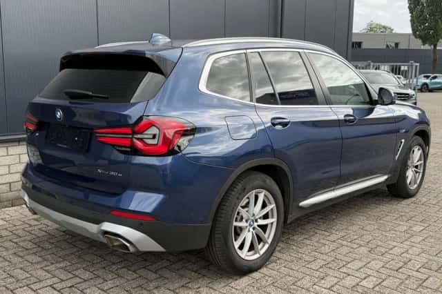 BMW X3 (2022) thumbnail 2