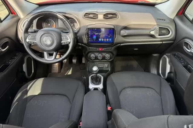 Jeep Renegade (2016) thumbnail 3