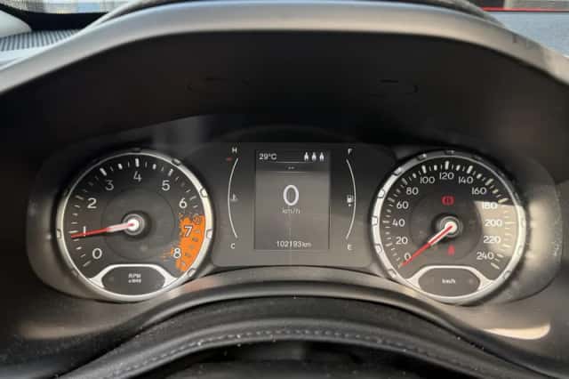Jeep Renegade (2016) thumbnail 6