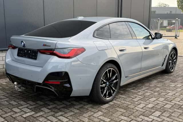 BMW i4 (2022) thumbnail 2