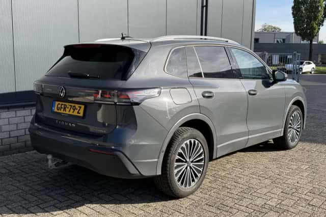 Volkswagen Tiguan (2024) thumbnail 2