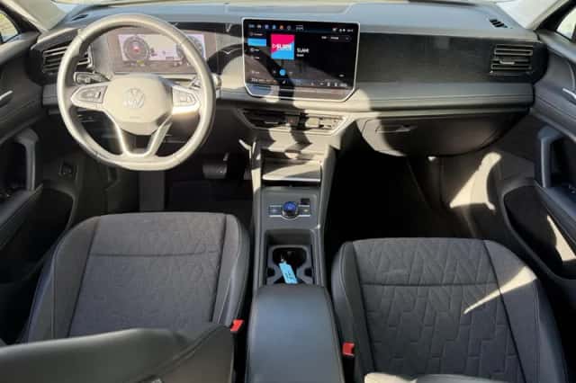 Volkswagen Tiguan (2024) thumbnail 3