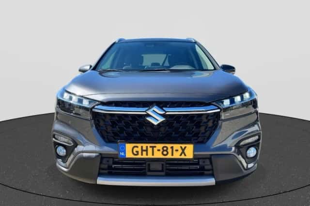 Suzuki S-Cross (2024) thumbnail 2