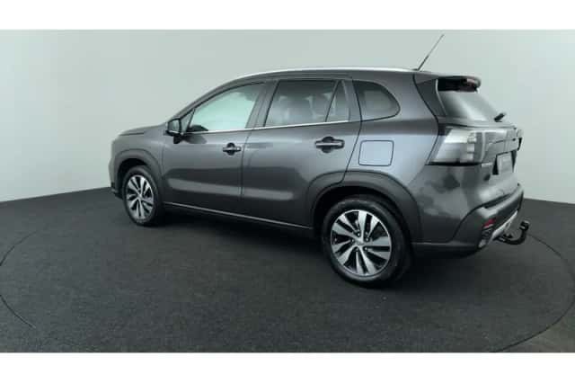 Suzuki S-Cross (2024) thumbnail 3