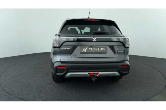 Suzuki S-Cross (2024) thumbnail 4