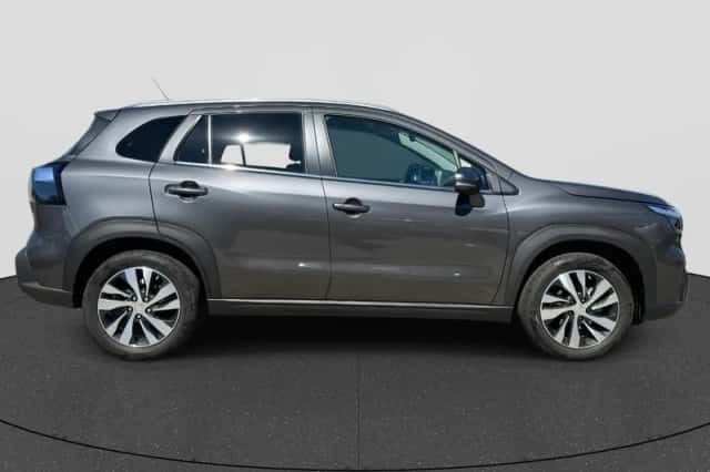 Suzuki S-Cross (2024) thumbnail 4