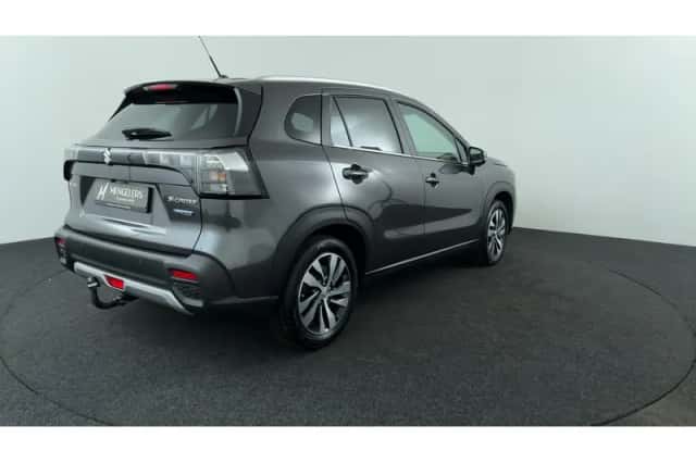 Suzuki S-Cross (2024) thumbnail 5