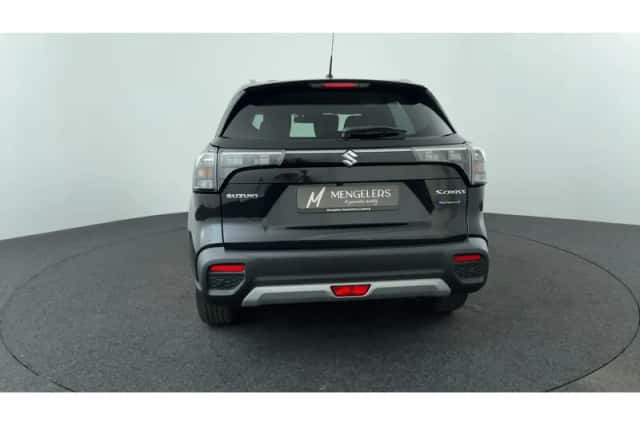 Suzuki S-Cross (2023) thumbnail 4