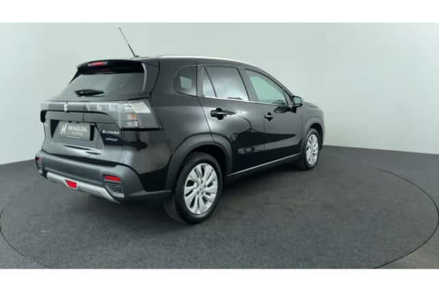 Suzuki S-Cross (2023) thumbnail 5