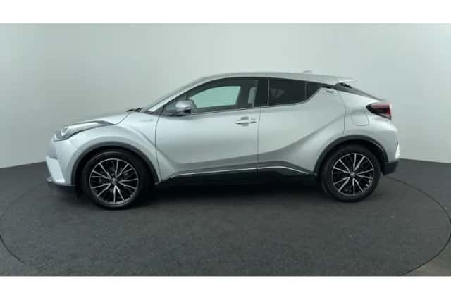 Toyota C-HR (2018) thumbnail 2