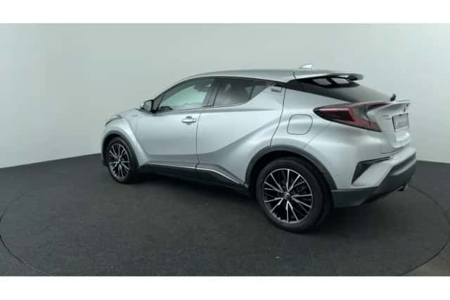 Toyota C-HR (2018) thumbnail 3