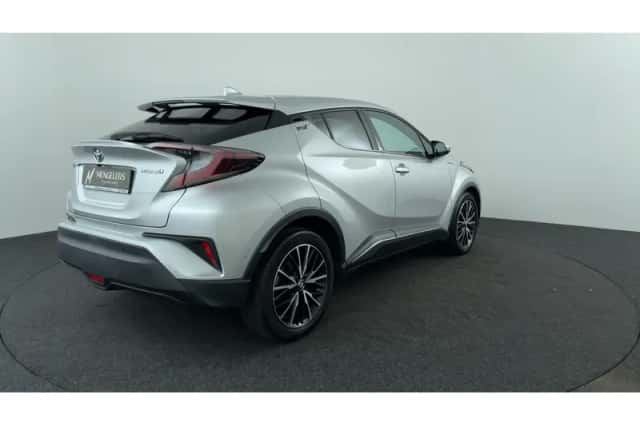 Toyota C-HR (2018) thumbnail 5