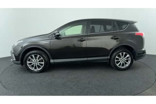 Toyota RAV4 (2017) thumbnail 2