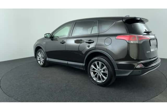 Toyota RAV4 (2017) thumbnail 3