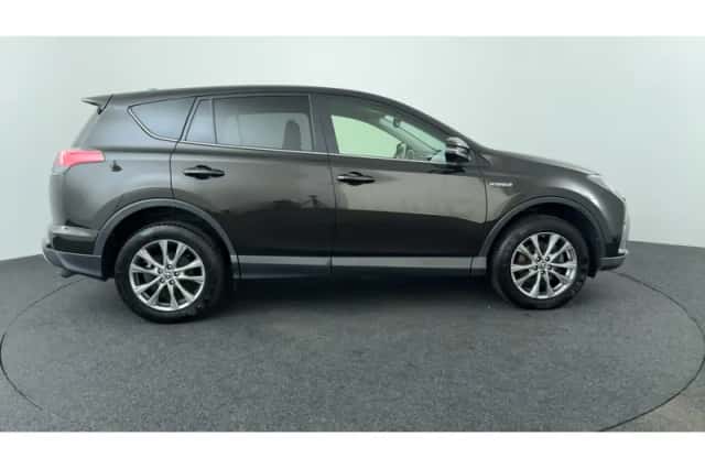 Toyota RAV4 (2017) thumbnail 6