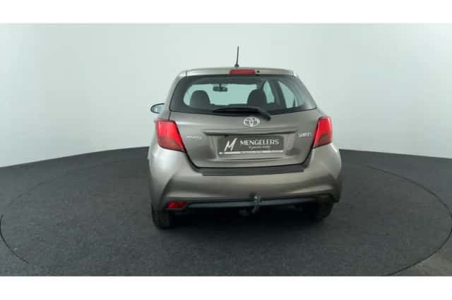 Toyota Yaris (2016) thumbnail 4