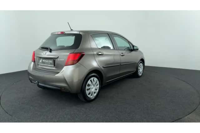 Toyota Yaris (2016) thumbnail 5