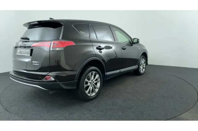 Toyota RAV4 (2016) thumbnail 5