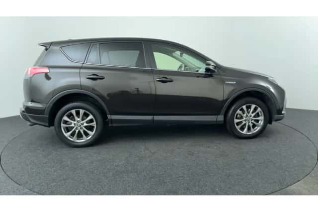 Toyota RAV4 (2016) thumbnail 6