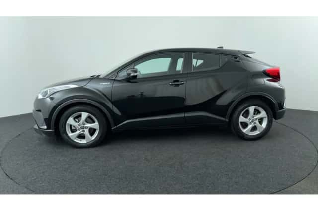 Toyota C-HR (2019) thumbnail 2