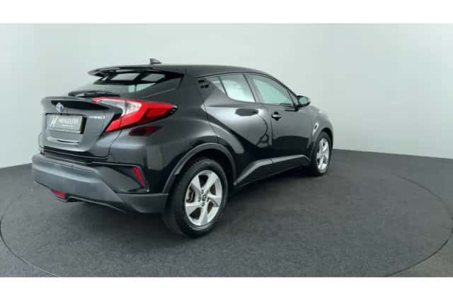 Toyota C-HR (2019) thumbnail 5