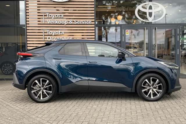 Toyota C-HR (2025) thumbnail 4