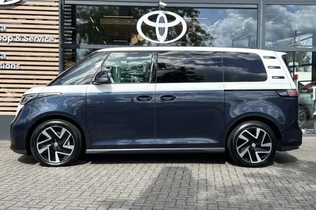 Volkswagen ID. Buzz (2023) thumbnail 2