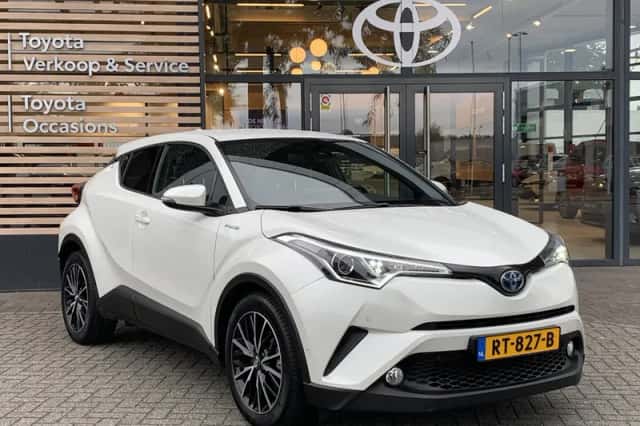 Toyota C-HR (2018) thumbnail 3