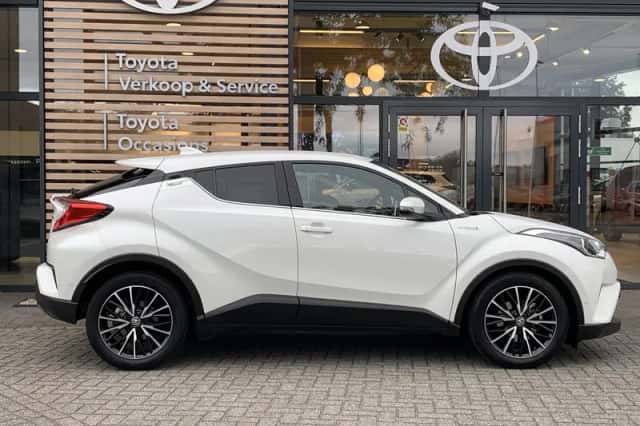 Toyota C-HR (2018) thumbnail 4