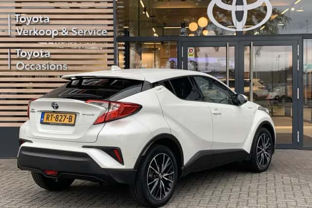 Toyota C-HR (2018) thumbnail 5