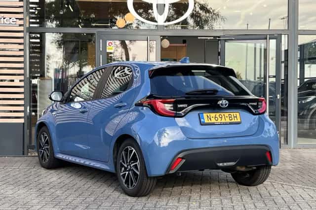 Toyota Yaris (2021) thumbnail 3