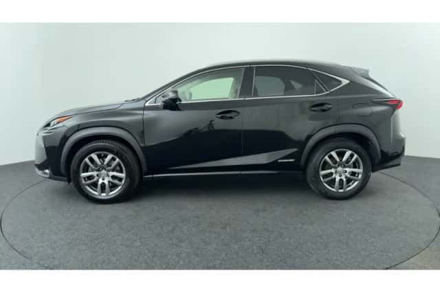 Lexus NX (2015) thumbnail 2
