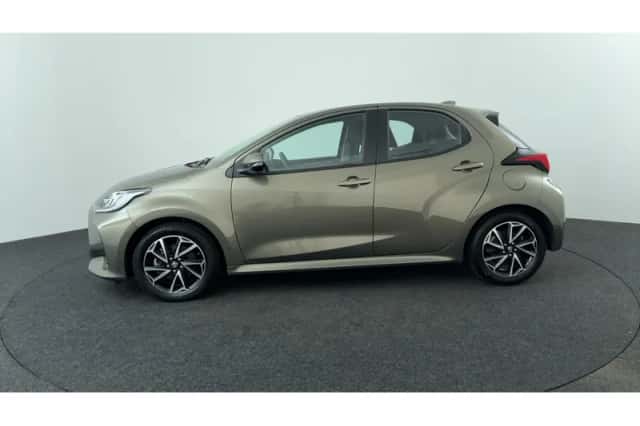 Toyota Yaris (2022) thumbnail 2
