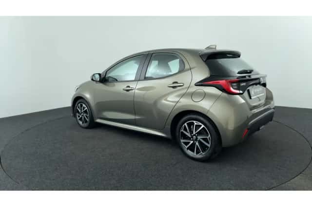 Toyota Yaris (2022) thumbnail 3