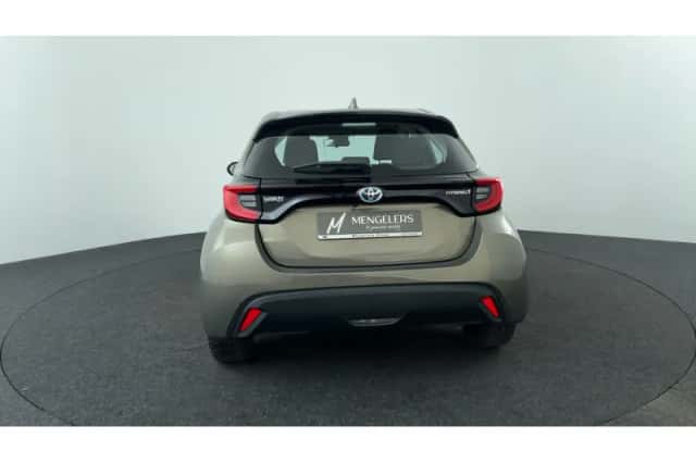 Toyota Yaris (2022) thumbnail 4