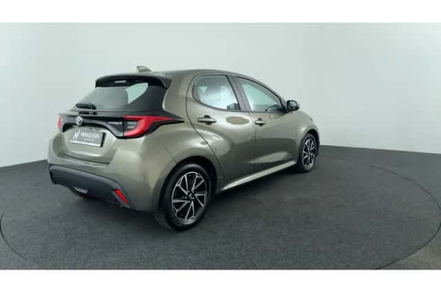 Toyota Yaris (2022) thumbnail 5