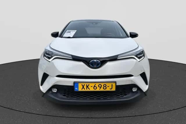Toyota C-HR (2019) thumbnail 2
