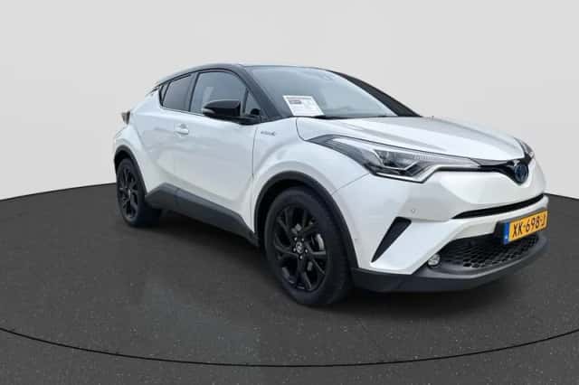 Toyota C-HR (2019) thumbnail 3