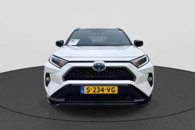 Toyota RAV4 (2022) thumbnail 2