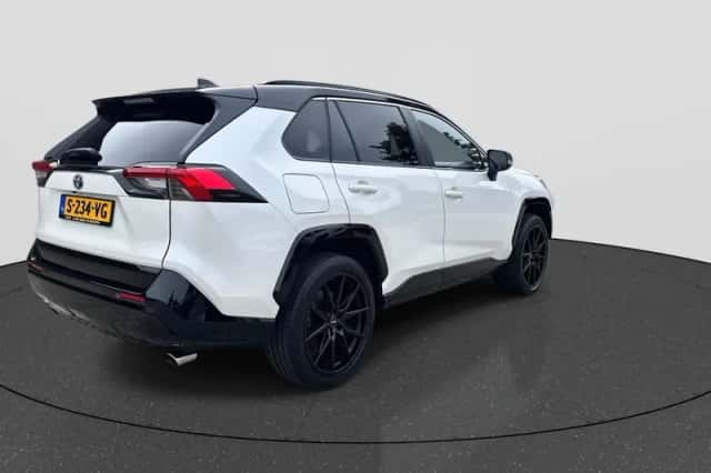 Toyota RAV4 (2022) thumbnail 5