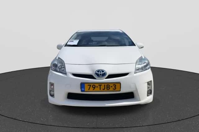 Toyota Prius (2010) thumbnail 2