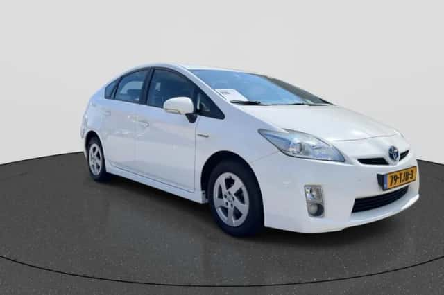 Toyota Prius (2010) thumbnail 3