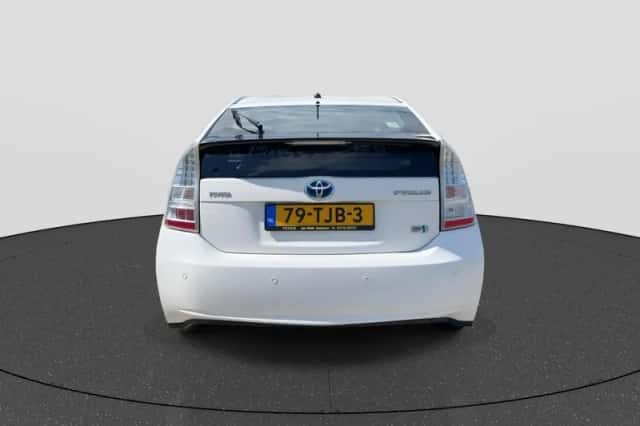 Toyota Prius (2010) thumbnail 6