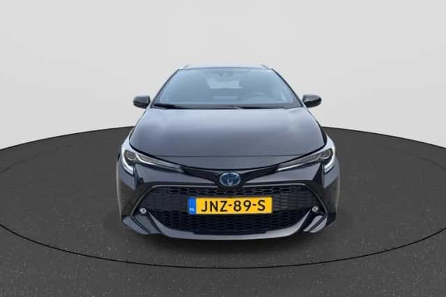 Toyota Corolla (2021) thumbnail 2