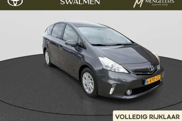Toyota Prius Wagon (2013) thumbnail 1
