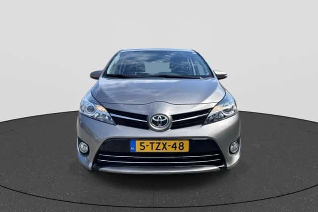 Toyota Verso (2014) thumbnail 2