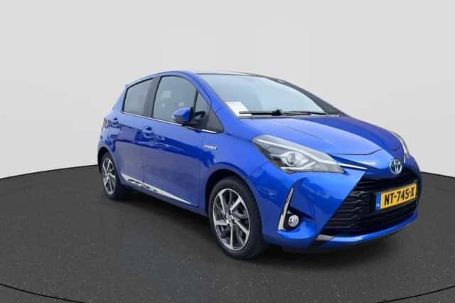 Toyota Yaris (2017) thumbnail 3