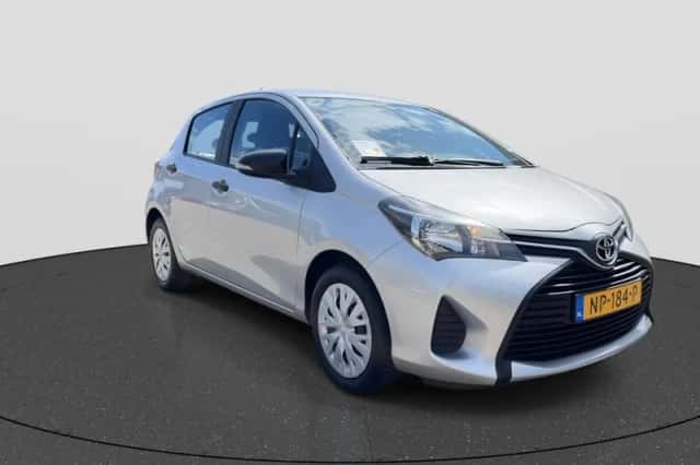 Toyota Yaris (2017) thumbnail 3