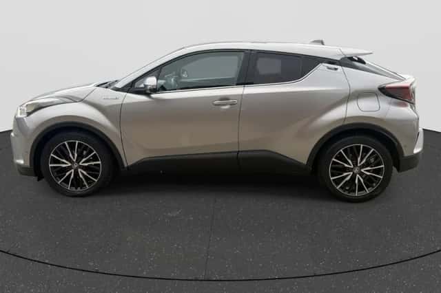 Toyota C-HR (2017) thumbnail 4
